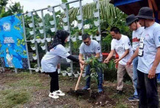 BRI RO Lahat Ajak Masyarakat Gunung Gajah Bersih-bersih Sungai