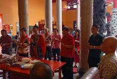 Sambut HUT Dewi Kwan Im, Umat Tridharma Gelar Ritual Khidmat di Kelenteng Gie Hap Bio