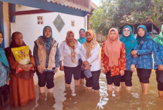 Dampingi Anak Korban Banjir hingga Distribusi Bantuan