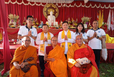 Ribuan Umat Buddha Sumsel Gelar Puja Ritual Waisak di Bukit Siguntang