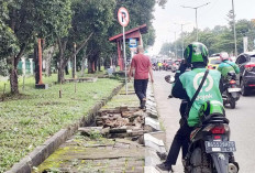 Trotoar Pejalan Kaki Banyak Rusak