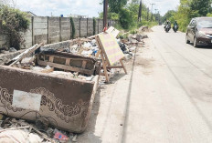 Sampah Besar Terbengkalai Lama di Pembuangan Sampah Talang Kepuh