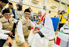 Tinjau Embarkasi Palembang, Menhaj Apresiasi Layanan dan Sambut Jemaah Kloter 10