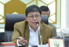 Anggota DPR RI H. Alex Indra Lukman Berikan Bantuan Bibit Alpukat KePimpinan Daerah Muhammadiyah Pesisir Selat