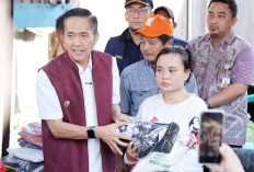 Hadir Dengan Rasa Peduli Ratu Dewa Kunjungi Korban Kebakaran di Lorong Khotib 35 Ilir