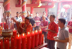 Penuh Khidmat, Marga Lau Rayakan HUT Dewa Ching Cui Co Se di Kelenteng Ching Cui Giam