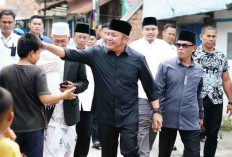 Gubernur Deru Beri Sapi Kurban untuk Warga