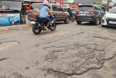 Membentuk Pulau Retakan di Jalan RA Abusama 