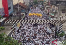  Puluhan Ribu Jamaah Ziarah Kubro 2026  Putihkan Kota Palembang