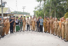 Pj Bupati Apriyadi Buat Mulus Jalan yang Hubungkan Tiga Desa di Tungkal Jaya