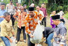 Wujudkan Ketahanan Pangan Tebar 20 Kantong Bibit Ikan