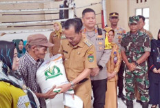 Serahkan Bantuan CBP Tahap ke-II di Kelurahan Prabujaya