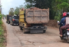 Truk Angkutan Tanah Tidak Gunakan Penutup Terpal