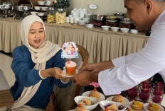 Tamu Hotel di Hari Ibu dapat Kejutan Spesial dari Chef Hotel Santika Radial Palembang