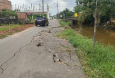 Akses Jalan Lr Permata Lubuk Bakung Hancur dan Nyaris Amblas