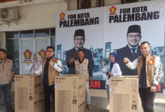 Gerindra Palembang dan  Cawako Palembang Prima Salam Bagikan Kulkas Kepada Kader dan Relawan