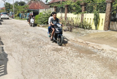 Sebagian Jalan Keramasan Mulai Retak