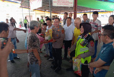 Kelenteng Marga Theng Bagikan 18 Ton Beras kepada Warga Kota Palembang