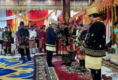 Gubernur Bengkulu Rohidin Terima Anugerah Kehormatan Lembaga Adat Melayu Jambi