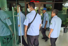 Ratusan Karyawan PDAM Datangi Kantor Bupati