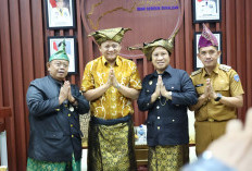 Bupati Enos Terima Gelar Kehormatan Komering