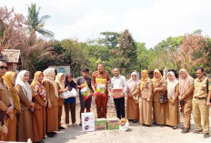 Camat Cambai Salurkan Bantuan Korban Kebakaran Desa Pangkul