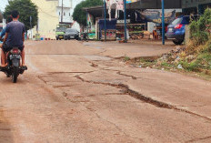 Akhir Tahun 2024 Jalan Tanjung Aur Masih Tersisa Jalan Rusaknya