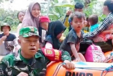 Respons Cepat TNI, Warga Terdampak Banjir OKI Dievakuasi ke Tempat Aman