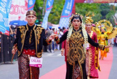Karnaval Akbar Tampilkan Busana Tradisional Khas Muba