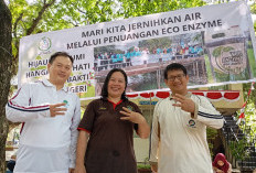 REBN Bersama Belasan Komunitas Tebar 120 Liter Eco Enzyme, Kambang Iwak Palembang Kian Lestari  ​