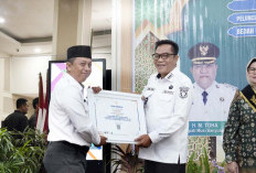 Bupati Muba Serahkan Penghargaan Kearsipan dan Digitalisasi 2025