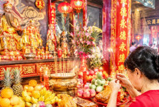 Rahasia Makna Makanan Persembahan di Altar Tepekong