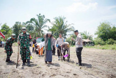 Polres OKI Tanam Jagung Kuartal III di Ponpes Sabiilillah