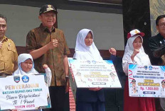 Bupati OKU Timur Terima Piagam Penghargaan Mendikdasmen