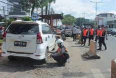 Parkir Sembarangan Ban Mobil Akan Digembosin 