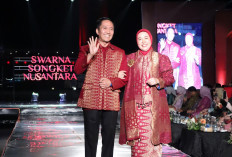    Ratu Dewa Bersama Dewi Sastrani Tampil Memukau di Panggung Swarna Songket Nusantara 2025