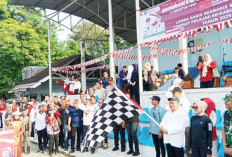 Meriah Pelajar SD dan SMP Meramaikan Pawai PBB Drum Band