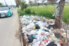 Sampah Menumpuk Hingga ke Jalan di Kawasan Talang Kepuh