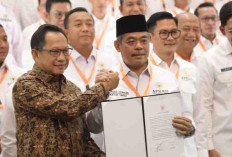 Mendagri Lantik Bupati Lahat H Bursah Zarnubi
