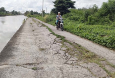 Badan Jalan PSI Lautan Retak Nyaris Amblas Sebagian