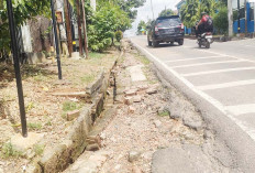 Siring di Jalan Srijaya Alami Penurunan Kualitas Jalan