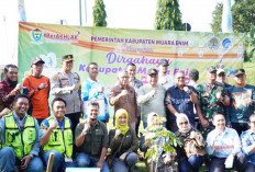 Jaga Keberlangsungan Sungai Enim Tanam Pohon dan Tebar Benih Ikan