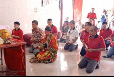 KELENTENG PE LENG KENG BANYUASIN:   Rayakan Hut Dewa Pe Ong Hu Tai Jin     