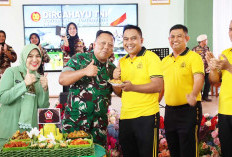 Kapolres OKI Beri Kejutan HUT TNI di Makodim 0402 OKI