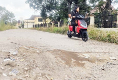 Besi Timbul di Badan Jalan Cor Beton Warga Samping DPDR Sumsel