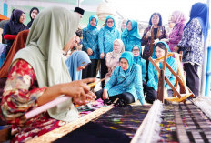 Tenun Desa Bura, UP2K Naik Kelas