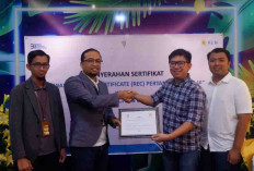 PLN UP3 Jambi Serahkan Renewable Energy Certificate (REC) Pertama