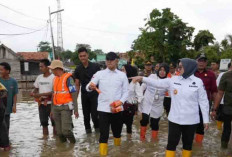 Sekda PALI Belah Banjir, Sebar Bantuan dari Bupati Heri Amalindo