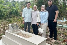 Ratu Dewa Ziarah ke Makam Keluaga Besar Jelang Pendaftaran Calon Walikota Palembang