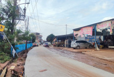 Bertahap Jalan Depan SD Negeri 14 Tanjung Barangan di Cor Beton